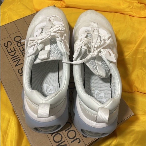 Nike like new - Picture 3 of 9